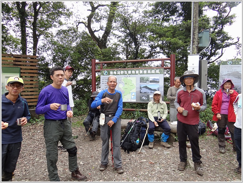 2015-04-12 10-14-30舊登山口喝茶小休.JPG